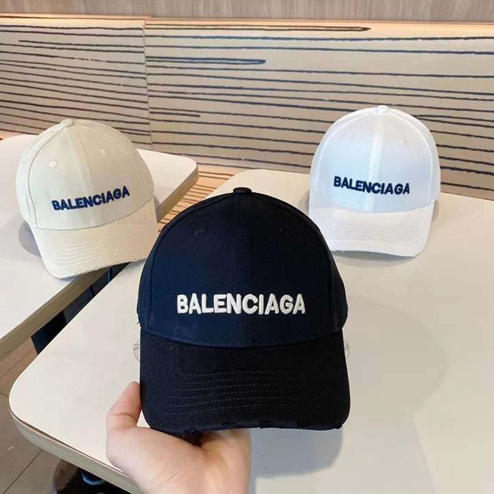 帽子 砂浜 バレンシアガ